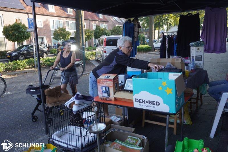 garagesale1