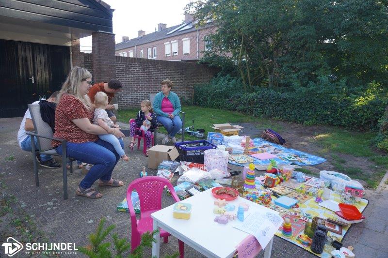 garagesale2